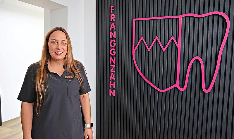 Petra Schmidt-Holzer hat ihre Praxis &bdquo;Franggnzahn&ldquo; genannt. Inzwischen ist der Ansturm so gro&szlig;, dass sie einen Aufnahmestopp verh&auml;ngt hat. Sonny Adam