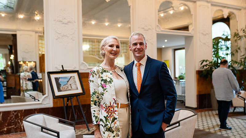 Alexander Steinbeis, Intendant des Kissinger Sommers, und K&uuml;nstlerin D&eacute;sir&eacute;e Nick.