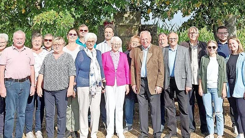 Am Tag der Deutschen Einheit kamen Familien und Freunde der Initiatoren des Denkmals zusammen, um den Feiertag würdig zu begehen.