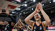 Christian Sengfelder (rechts) feierte im Hinspiel kurz nach Weihnachten mit seinen Teamkollegen einen &uuml;berzeugenden 106:83-Ausw&auml;rtserfolg in Bamberg.