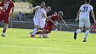 Coburgs Kapitän Maximilian Tranziska kommt hier zu Fall. Coburgs Kapitän Maximilian Tranziska kommt hier zu Fall.