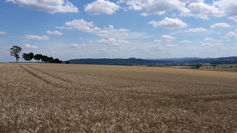 Blick von ganz oben: das Coburger Land  von den Langen Bergen oberhalb von Meeder aus betrachtet.