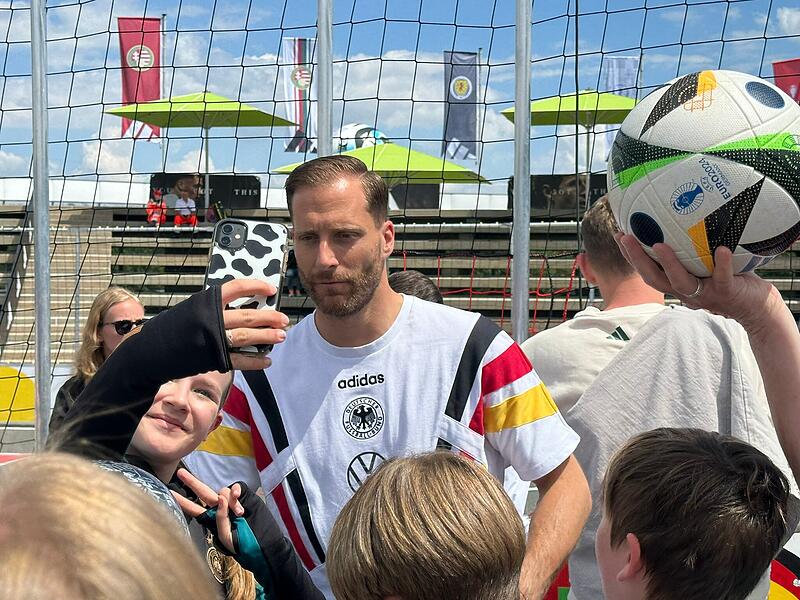 DFB-Torwandschießen in HerzogenaurachDFB-Torwandschießen in Herzogenaurach DFB-Torwandschießen in HerzogenaurachDFB-Torwandschießen in Herzogenaurach