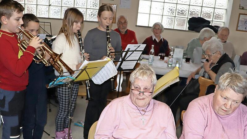 Junge Musiker unterhielten die Senioren beim Adventsnachmittag in Weismain.