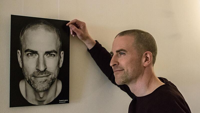 Noch ist Frederik Leberle in der K&uuml;nstler-Galerie im Landestheater vertreten. Nach insgesamt 13 Spielzeiten aber l&auml;uft sein Vertrag in Coburg zum Saisonende aus.