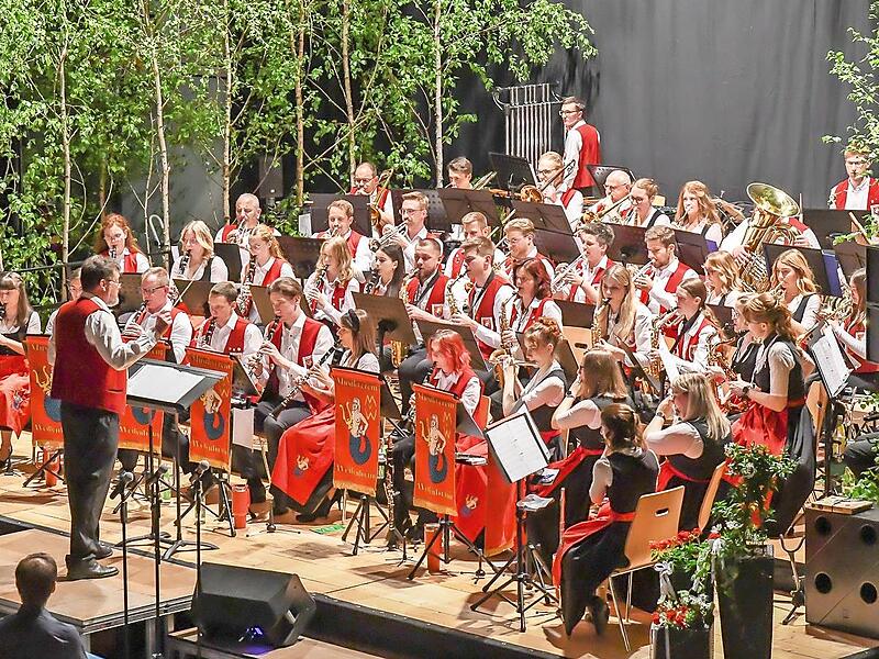 Der Musikverein Wei&szlig;enbrunn gibt am 8. Mai ein Fr&uuml;hlingskonzert in der Le&szlig;bachtalhalle.