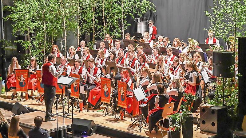 Der Musikverein Wei&szlig;enbrunn gibt am 8. Mai ein Fr&uuml;hlingskonzert in der Le&szlig;bachtalhalle.