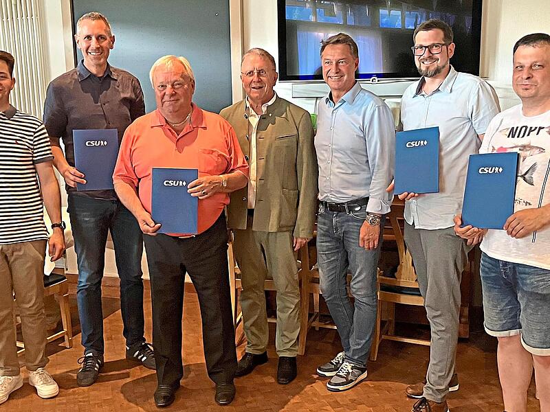 Unser Bild zeigt (v. li.) Frederik Barth, Martin Bernreuther, Helmut Mittelberger, Henry Schramm, J&uuml;rgen Kieslich, Manuel Melzer, Markus Pastirmaci.Brigitte Soziaghi