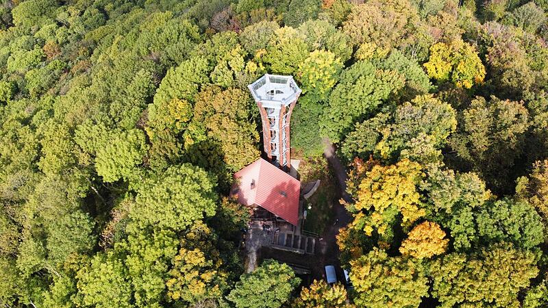 Die Panorama-Aussicht belohnt den Aufstieg auf den Zabelstein-Turm.