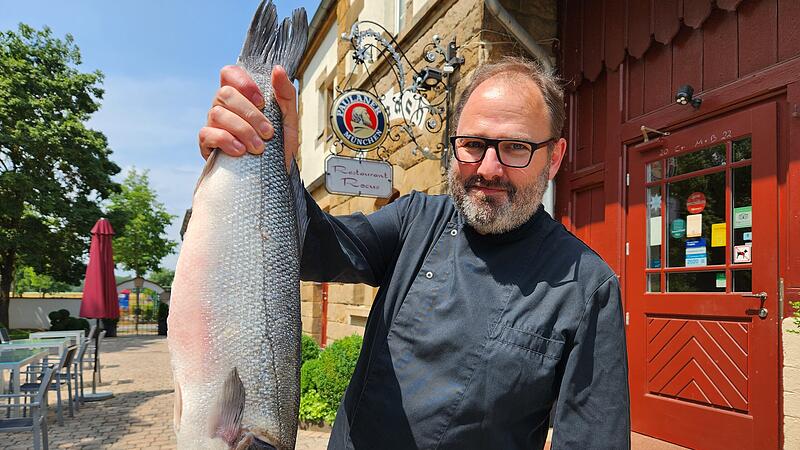 Koch Marcus Bluszcz vor dem Restaurant Rocus in Baunach
