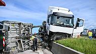 Lkw-Reifenplatzer auf A8 - Stau bis zu acht Kilometer Lkw-Reifenplatzer auf A8 - Stau bis zu acht Kilometer