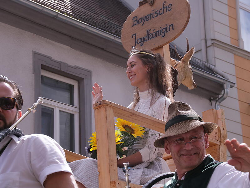 Der Jagdverein Bad Kissingen pr&auml;sentierte die Bayerische Jagdk&ouml;nigin Felizitas Schauer.