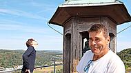 Wenn das Ger&uuml;st steht, k&ouml;nnen gleich weitere Arbeiten ausgef&uuml;hrt werden, sagt Ferdinand Schachinger (links); Handwerker Matthias Arndt ist die H&ouml;he gewohnt.