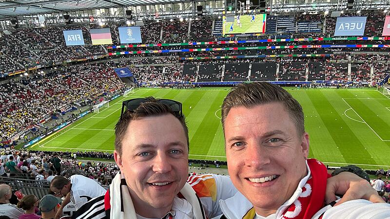 Fr&auml;nkische Fans bei den deutschen EM-Spielen: Steffen Klau&szlig;ner (re.) und Philipp Greiner bei der DFB-Elf in Frankfurt