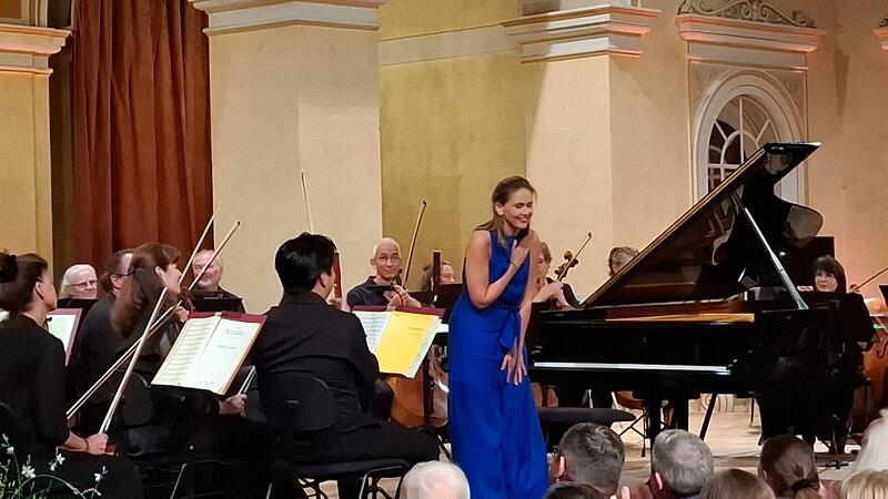 Pianistin Annika Treutler beim Herbstkonzert des Bayerischen Kammerorchesters.