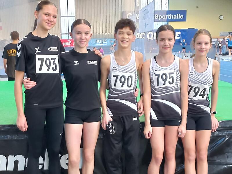 Die Nachwuchssportler des TSV Bad Rodach, Leonie St&auml;blein, Magdalena Plenert, Simon Bauer, Emma Z&auml;hle und Marie W&auml;schenfelder (von links), schlugen sich wacker bei den nordbayerischen Hallenmeisterschaften.