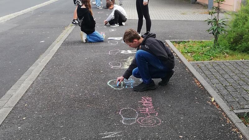 Einen fairen Weg gestalteten Jugendliche im Rahmen der fairen Woche. Einen fairen Weg gestalteten Jugendliche im Rahmen der fairen Woche.