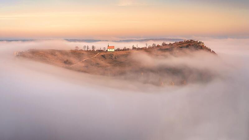 Das Walberla im Nebel – das Siegerfoto mit dem Titel „Raumschiff Walberla“ stammt von Birgit Horvath.