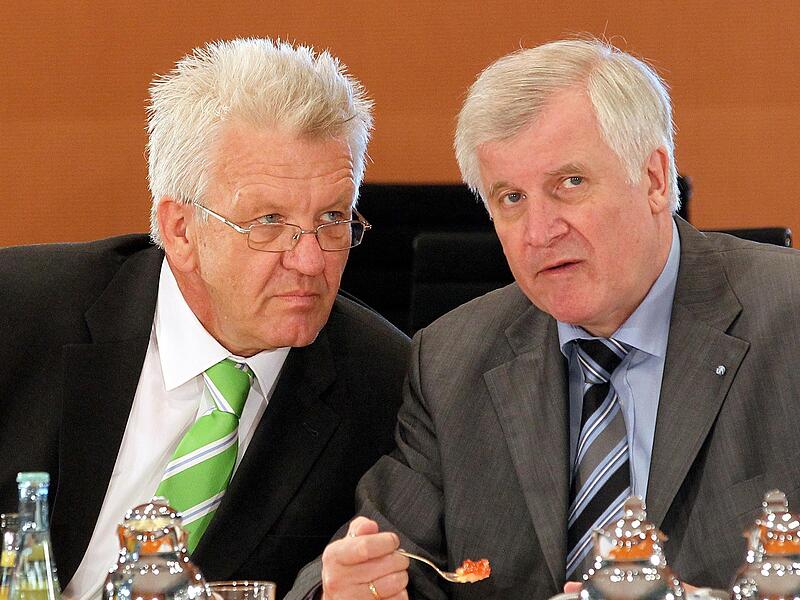 Die Zeichen stehen auf Ann&auml;herung zwischen Schwarz-Gr&uuml;n. Zuletzt wurde das deutlich bei der Verabschiedung des gr&uuml;nen L&auml;nderchefs Winfried Kretschmann, dem der schwarze Ex-L&auml;nderchef Seehofer gro&szlig;es Lob zollte.