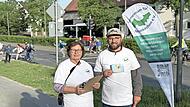 Die Schulkinder sind an der Ampel auf dem Weg zur Stempelstelle und zur Schule.