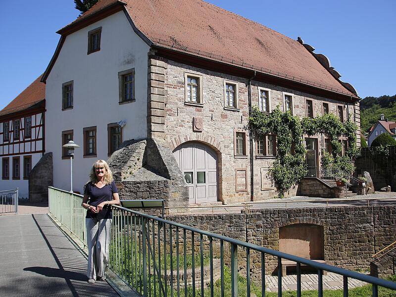 Elli B&ouml;ck leitet das Museum Herrenm&uuml;hle in Hammelburg.