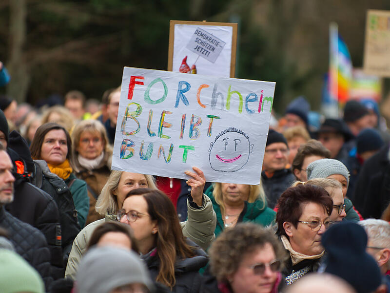 Die Menschen setzten starke Zeichen.Demo f&uuml;r Demokratie in Forchheim
