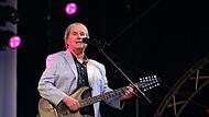 Chris de Burgh trat am Sonntagabend auf der Plassenburg ohne Band auf. Sein Solo-Programm berührte die vielen Besucher. Chris de Burgh trat am Sonntagabend auf der Plassenburg ohne Band auf. Sein Solo-Programm berührte die vielen Besucher.