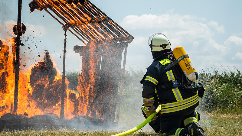 Auf dem Dorf ist die Feuerwehr eine Macht: Wie hier bei einer Schauübung der Freiwilligen Feuerwehr Hauptendorf