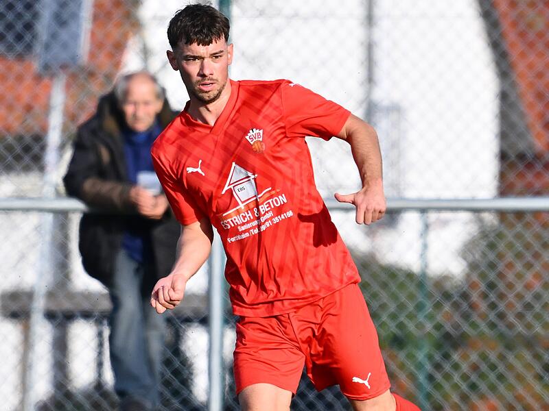 Lucas Eisgrub und der SV Buckenhofen stehen vor einer großen  Herausforderung: Der Spitzenreiter kommt an die Staustufe.