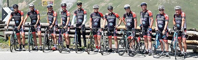 Drahtige Burschen: Die Nabenputzer des ASC Adelsdorf bezwangen w&auml;hrend ihres diesj&auml;hrigen Trainingslagers im Stilfser Joch den einen oder anderen H&ouml;hemeter. Die &Auml;ltesten unter ihnen sind &uuml;ber 70 Jahre alt.