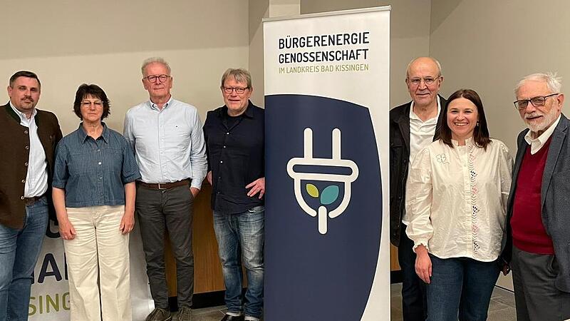 Der neue Aufsichtsrat der Bürgerenergiegenossenschaft: Hans-Jörg Blank, Marion Meder, Franz Zang, Ekkehard Martin, Joachim Scheiner, Ganna Kravchenko und Leo Pfennig. Der neue Aufsichtsrat der Bürgerenergiegenossenschaft: Hans-Jörg Blank, Marion Meder, Franz Zang, Ekkehard Martin, Joachim Scheiner, Ganna Kravchenko und Leo Pfennig.