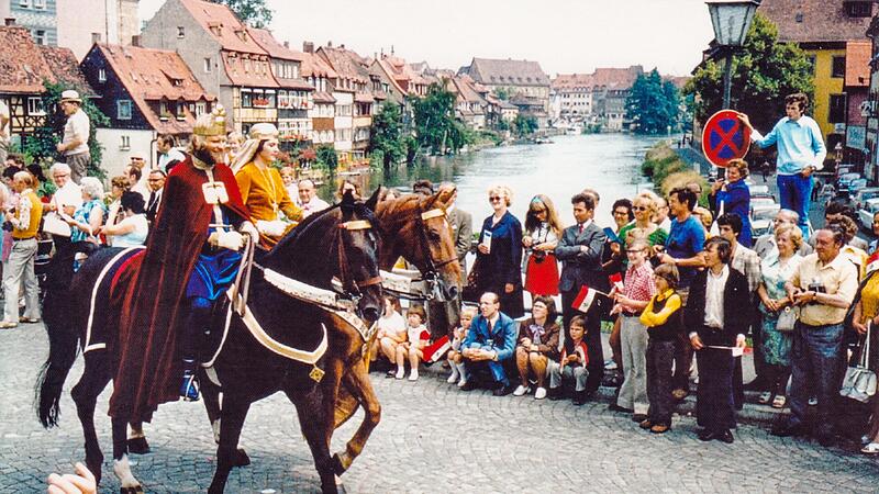 Hoch zu Ross f&uuml;hrten Kaiser Heinrich und seine Gattin Kunigunde den Festzug durch Bamberg an.