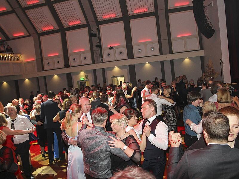 Beim Bauernball in der Kulmbacher Stadthalle tanzten und feierten die Gäste bis tief in die Nacht.2023 Kulmbacher Bauernball