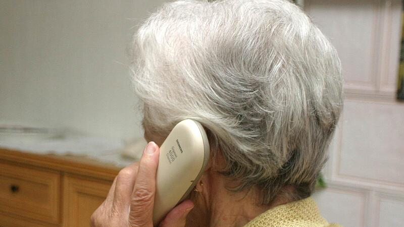 Eine Seniorin in Forchheim wurde von Betrügern angerufen. Sie wollten 80.000 Euro.Forchheim & Fränkische Schweiz