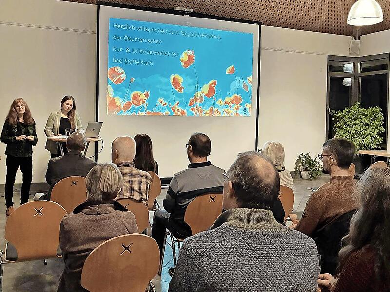 Im Evangelischen Gemeindehaus in Bad Staffelstein lieferten die beiden Seelsorgerinnen sehr positive Teilnehmerzahlen für die Angebote der Ökumenischen Kur- und Urlauberseelsorge im vergangenen Jahr. Im Evangelischen Gemeindehaus in Bad Staffelstein lieferten die beiden Seelsorgerinnen sehr positive Teilnehmerzahlen für die Angebote der Ökumenischen Kur- und Urlauberseelsorge im vergangenen Jahr.