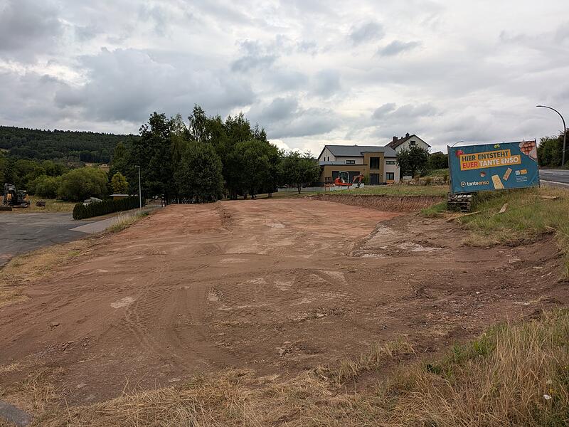 Der Bauplatz ist f&uuml;r den Neubau des Tante Enso Ladens vorbereitet.