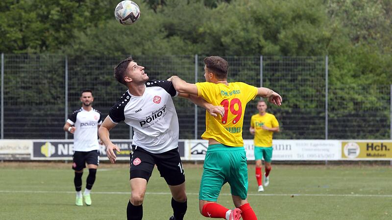 Pascal Schneider (r.) und die DJK Don Bosco Bamberg haben das Sandkerwa-Heimspiel in der Bayernliga gegen den SC Feucht mit 1:2 verloren.