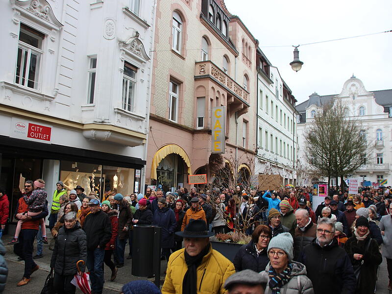 Demokratie Demo "Nie wieder ist jetzt in Bad KissingenDemokratie Demo "Nie wieder ist Jetzt" in Bad Kissingen