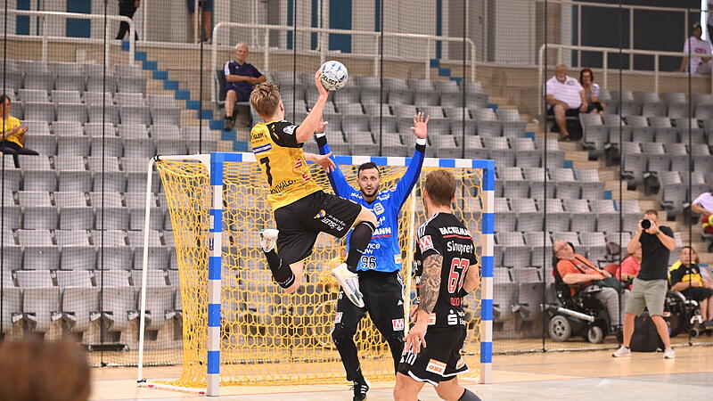 Obenauf: Der HSC Coburg gewann das Derby gegen den HC Erlangen.