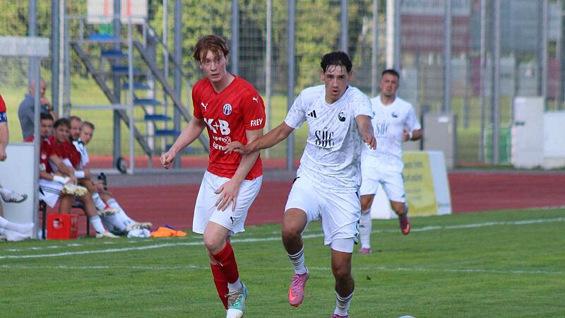 Der Coburger Lucas Jacob (rechts) im Hinspiel gegen den ASV Cham.