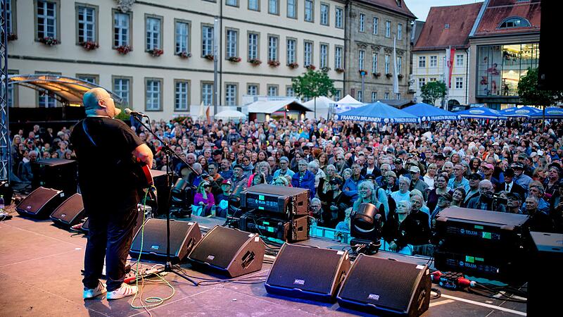 Blues- und Jazzfestival 2025: Andreas K&uuml;mmert Konzert am Bamberger MaxplatzBlues- und Jazzfestival 2025: Andreas K&uuml;mmert Konzert am Bamberger Maxplatz