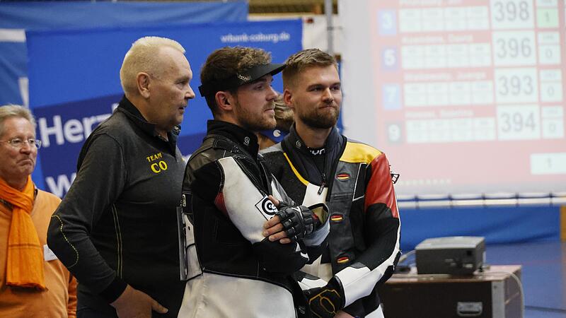 K&auml;mpfen am Wochenende um den deutschen Meistertitel: David Koenders, Maximilian Dallinger und Teambetreuer Reinhard Mohr (von rechts).