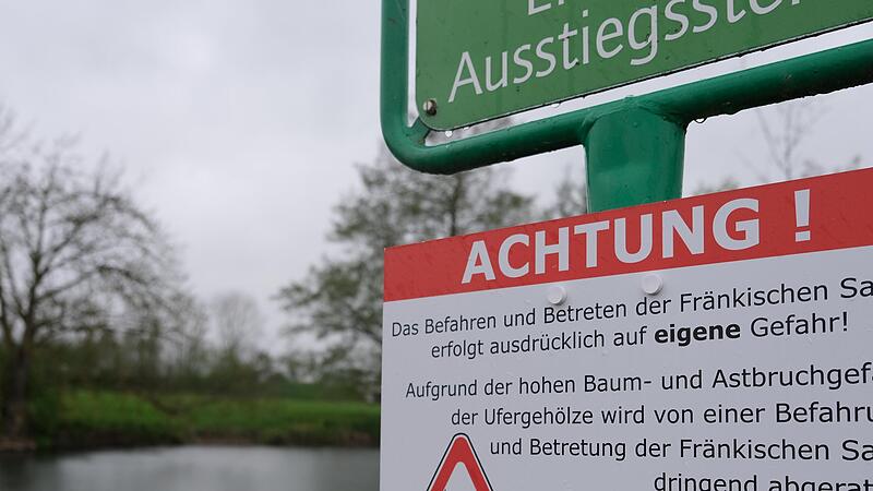 W&auml;hrend das Verwaltungsgericht W&uuml;rzburg jetzt das Kanuverbot auf der Fr&auml;nkischen Saale best&auml;tigt hat, ist die Beschilderung teilweise noch auf dem Vorjahresstand. In Hammelburg wird an der Einstiegsstelle am Bleichrasen lediglich vom Befahren abge...