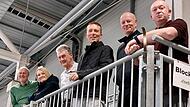 Die Gäste besichtigten Höchstadt und Umgebung gründlich, darunter die Eishalle (von links): Gerald Brehm, Donna Sheridan, John Condon, Harry Barrett, David Mellett und  Dwayne Jordan.