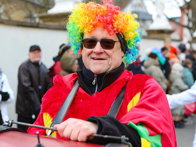 Sonnenschein und gute Laune: Der Faschingsumzug in Memmelsdorf begeistert die Massen.