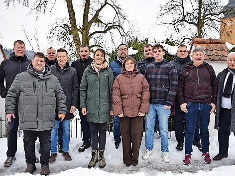 Zw&ouml;lf Kandidaten stellen sich f&uuml;r die Wahlgemeinschaft der Arbeitnehmer Wei&szlig;enohe (WGA) zur Kommunalwahl auf. B&uuml;rgermeister Rudolf Braun (rechts) steht nicht mehr zur Wahl.