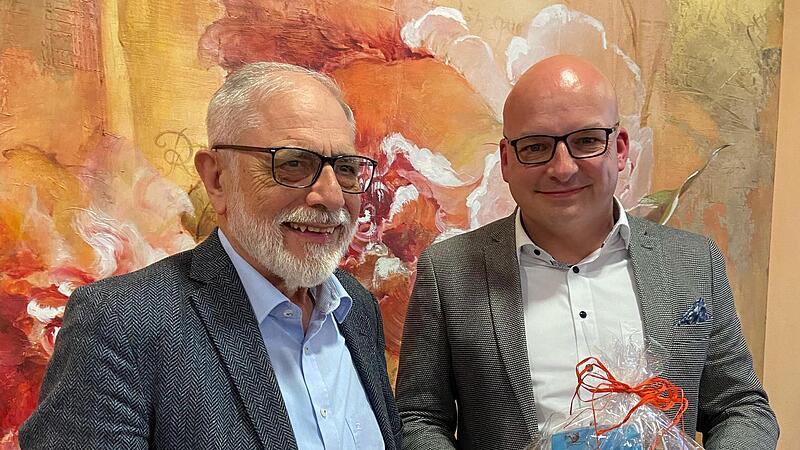 Moderator Leo Pfennig (links) und B&uuml;rgermeister Michael Kastl