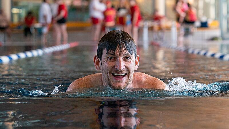 Wie l&auml;uft eigentlich der Schwimmabzeichentag in Forchheim ab? Unser Reporter Stephan Gro&szlig;mann hat es ausprobiert - und seinen Freischwimmer nach mehr als 30 Jahren wiederholt.