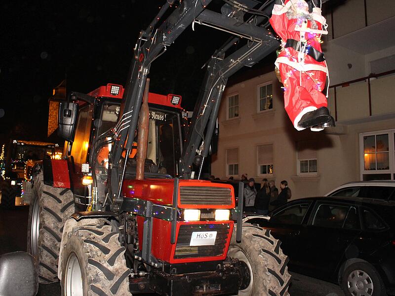 Weit &uuml;ber 50 Landwirte aus der ganzen Region setzten in H&ouml;chstadt ein beeindruckendes Zeichen des Frohsinns.