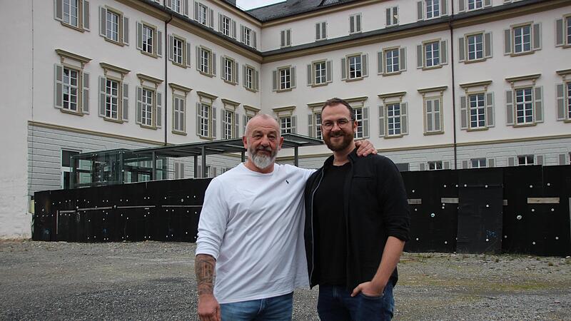 Bauunternehmer und Hotelier Robert Manhardt (links) mit Sohn Jochen plant ein Vier-Sterne-Superior Hotel auf dem ehemaligen Steigenberger-Areal. Die Baugenehmigung für das Hotel Sonnenhof wurde nun erteilt. Bauunternehmer und Hotelier Robert Manhardt (links) mit Sohn Jochen plant ein Vier-Sterne-Superior Hotel auf dem ehemaligen Steigenberger-Areal. Die Baugenehmigung für das Hotel Sonnenhof wurde nun erteilt.